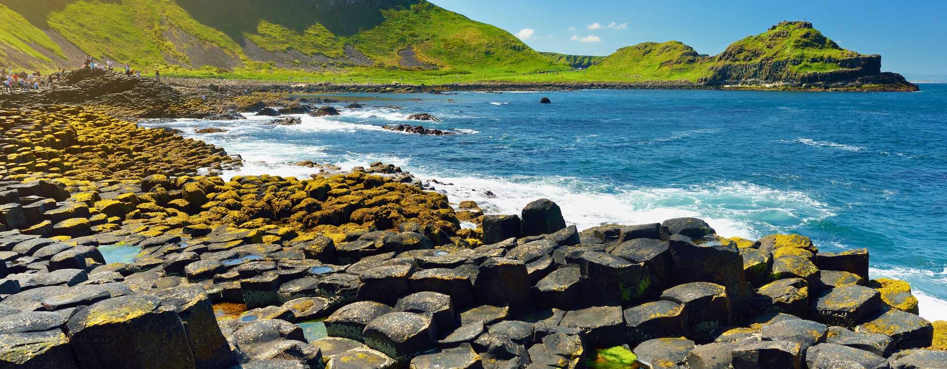 Panoramic view of the geometric basalt columns and coastal cliffs at Giant's Causeway in Northern Ireland – Premier destination for guided tours and day trips in 2026